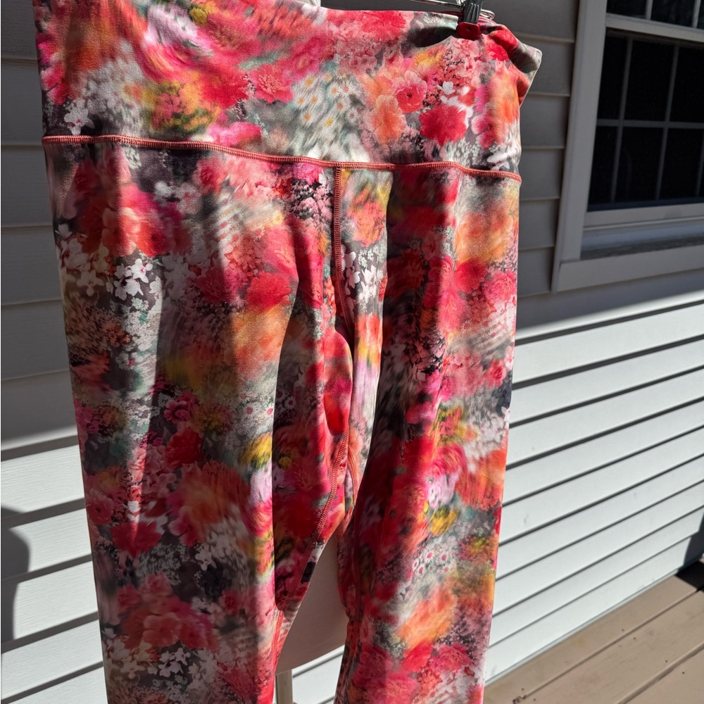 Athleta Capri Pants floral athletic workout